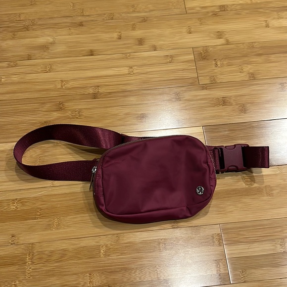 lululemon athletica Handbags - Lululemon belt bag
